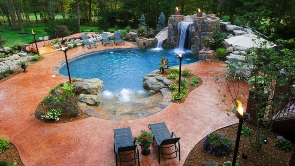 2. Fountain pool in your outdoor backyard